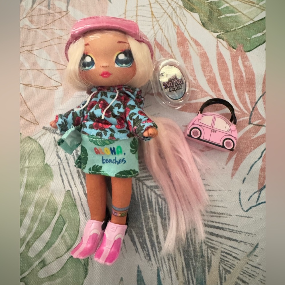 Na Na Na Suprise Krysta Splash 7” Maui Surfer Fashion doll